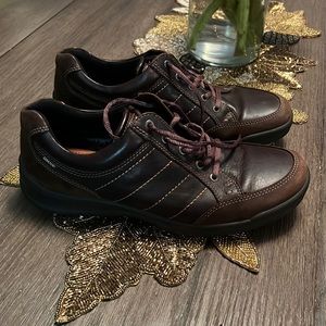 Men’s ECCO Goretex leather lace shoes size 45 (11/11.5)